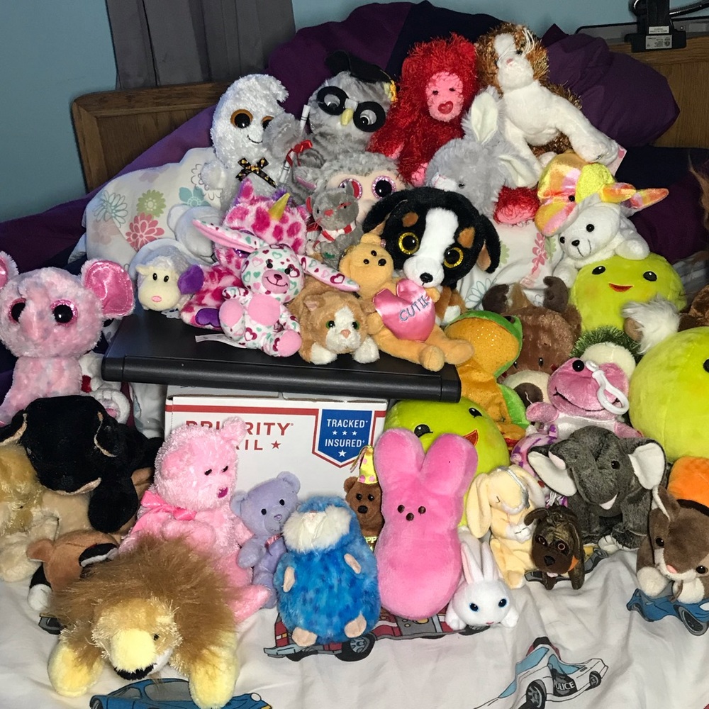 STUFFED ANIMAL MYSTERY BOX !!